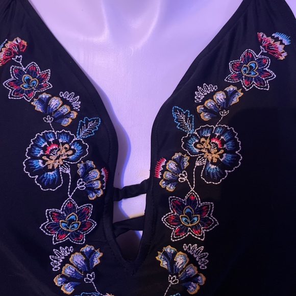 Woman’s embroidered plus size swim plus size 2X new with tag - Picture 2 of 4